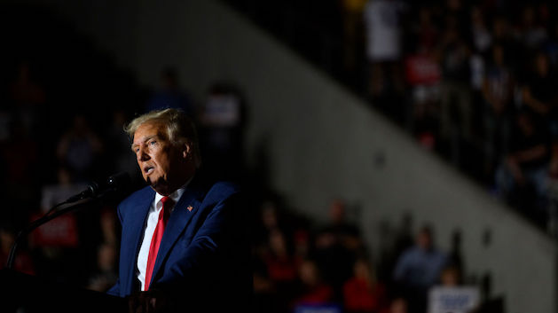 Trump 2020 election charges live updates: Former president enters DC courtroom