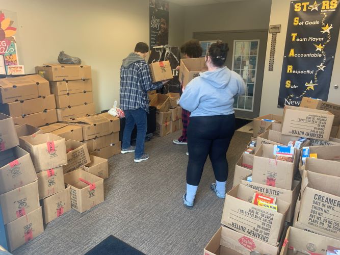 New Story School Donates Over 100 Thanksgiving Meals