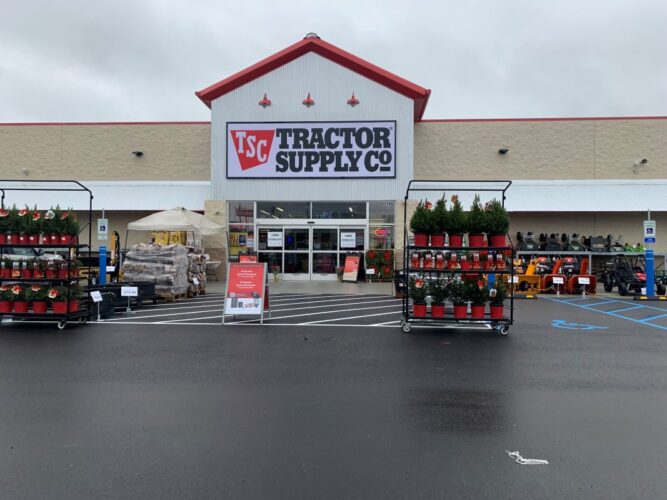 Brookville Tractor Supply Opens