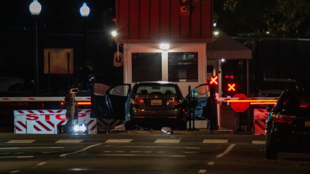 Person arrested after driving into barricade near White House: Secret Service